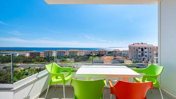 Apartment, 1 Bedroom, Balcony, City View | Outdoor dining