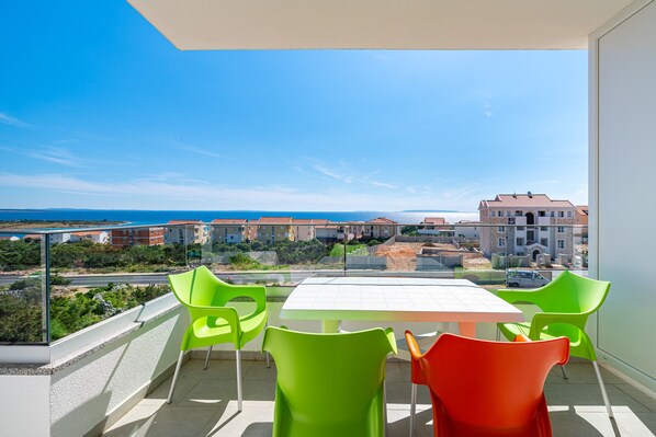 Apartment, 1 Bedroom, Balcony, City View | Outdoor dining