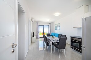 Dining - Deluxe Villa Laura 6a (Novalja)