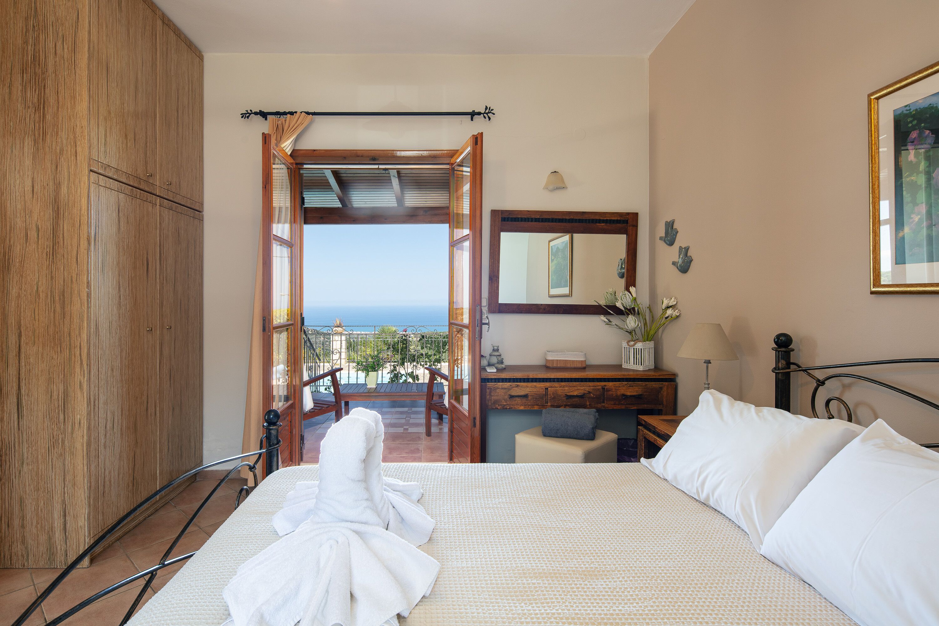 One Bedroom Villa with Private Pool (Vaggelio) | 1 phòng ngủ, bàn, bàn ủi/dụng cụ ủi quần áo 