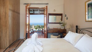 One Bedroom Villa with Private Pool (Vaggelio) | 1 soverom, skrivebord, strykejern/-brett og barnesenger (inkludert)