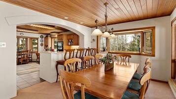 House, 3 Bedrooms | Dining