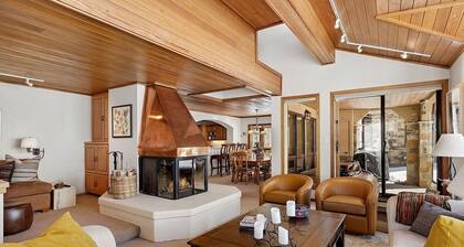 Ski-in/ski-out Luxury Townhome With Stunning Views by The Woodrun V Townhouses by RedAwning