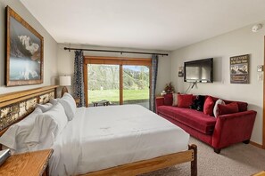 4 bedrooms, iron/ironing board, WiFi - Ski-in/ski-out Luxury In The Heart Of Snowmass by The Woodrun V Townhouses by RedAwning (Snowmass Village)