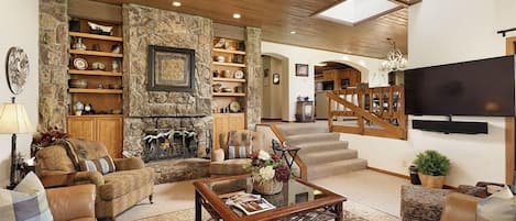 Huis, 4 slaapkamers | Woonruimte | Een televisie