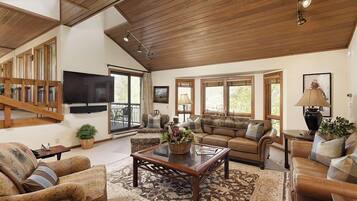 House, 4 Bedrooms | Living area | TV