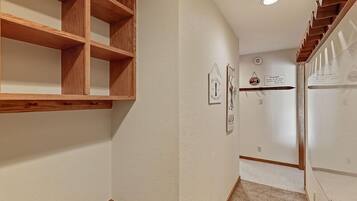 House, 4 Bedrooms | Interior