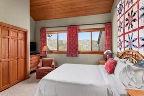 4 bedrooms, iron/ironing board, WiFi - Ski-in/ski-out Luxury In The Heart Of Snowmass by The Woodrun V Townhouses by RedAwning (Snowmass Village)