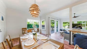 Condo, 2 Bedrooms | Dining