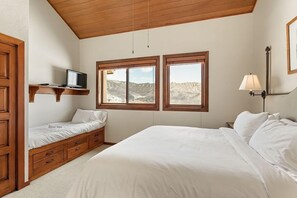 4 bedrooms, iron/ironing board, WiFi - Ski-in/ski-out Corner Unit Near Sky Cab Gondola by The Woodrun V Townhouses by RedAwning (Snowmass Village)