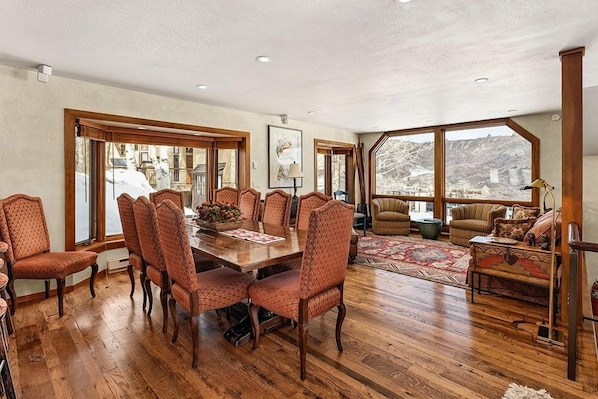 House, 4 Bedrooms | Dining