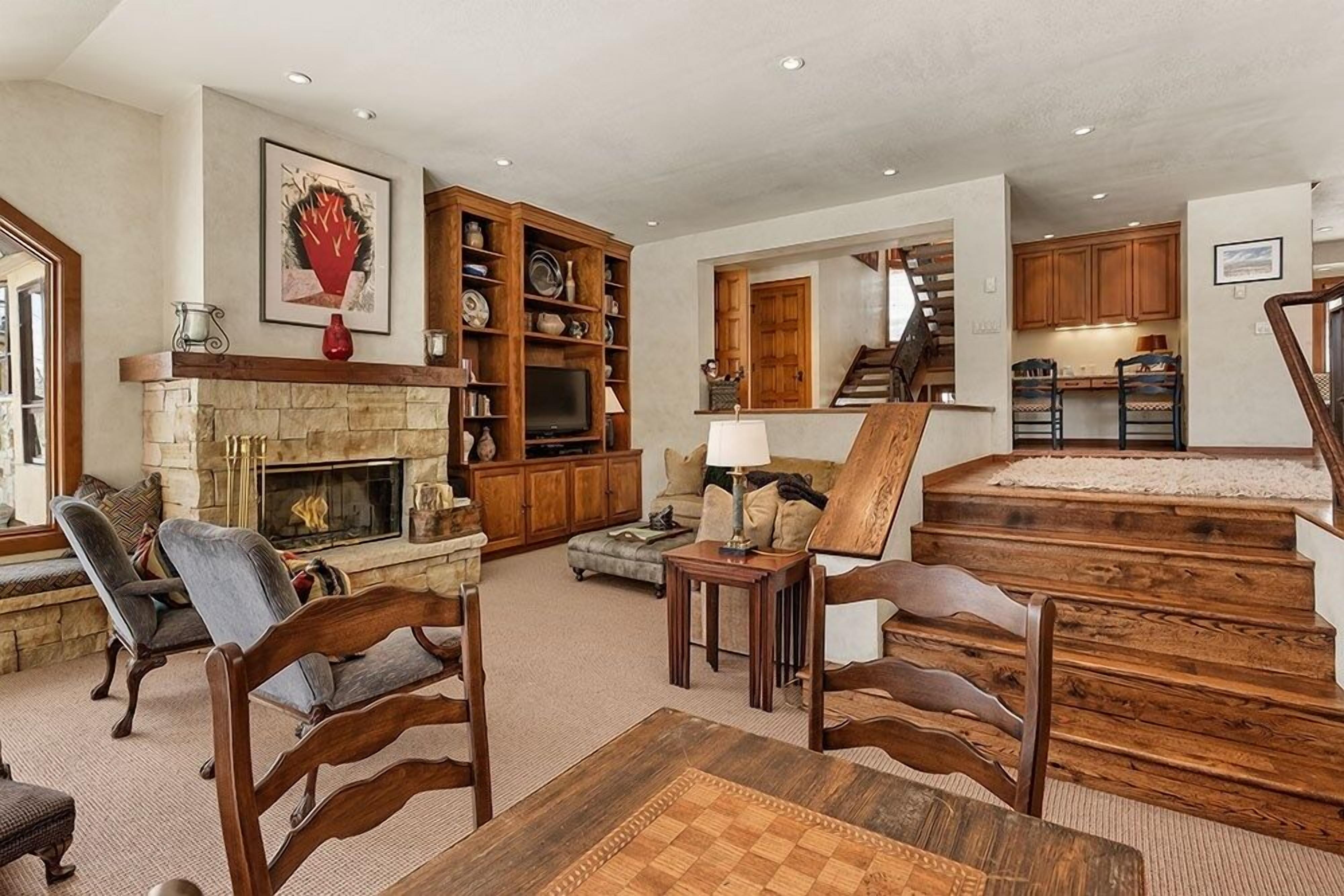 House, 4 Bedrooms | Living area | TV