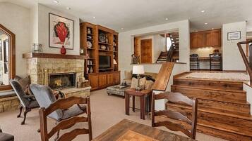 House, 4 Bedrooms | Living area | TV