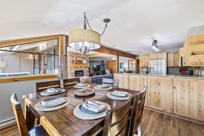 Condo, 3 Bedrooms | Dining - Vp105 Village Point 3br 3ba 3 Bedroom Condo by RedAwning (Copper Mountain)
