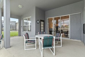 Outdoor dining - 3br, 2ba Private Pool Villa, Just Steps Away From 3 Bedroom Villa by RedAwning (Kissimmee)