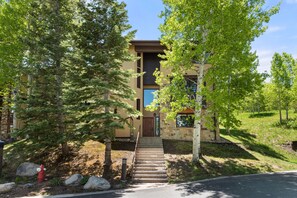 House, 3 Bedrooms | Exterior - Stylist Corner Unit With Prime Ski Access And View by The Woodrun V Townhouses by RedAwning (Snowmass Village)