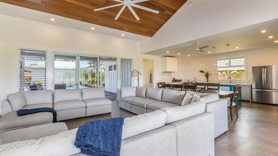 Kauai Tradewinds 4 Bedroom Home by RedAwning