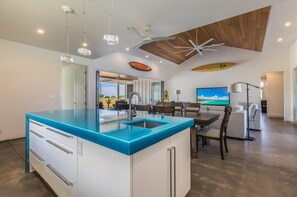Casa, 5 quartos | Cozinha privada | Geladeira, fogão, cafeteira/chaleira, torradeira