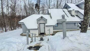 Condo, 2 Bedrooms | Exterior