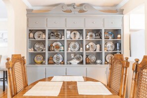 Signature House, Non Smoking, Patio | In-room dining