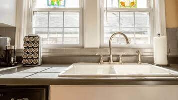 Signature House, Non Smoking, Patio | Private kitchen | Fridge, microwave, oven, stovetop