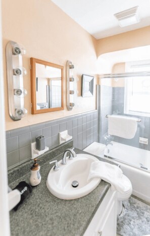 Signature House, Non Smoking, Patio | Bathroom | Combined shower/tub, free toiletries, towels, soap
