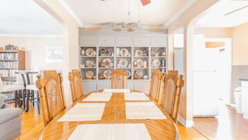 Signature House, Non Smoking, Patio | In-room dining