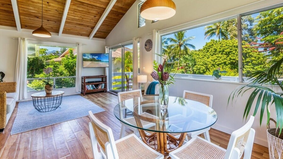 Hanalei Hideaway 2 Bedroom Home by RedAwning