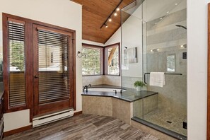 บ้านพัก, 2 ห้องนอน | ห้องน้ำ