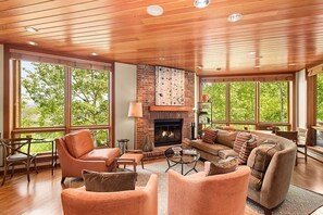 House, 4 Bedrooms | Living area - Convenient Townhome With Ski Access And Snowmass View by The Woodrun V Townhouses by RedAwning (Snowmass Village)