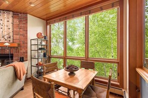 House, 4 Bedrooms | Dining