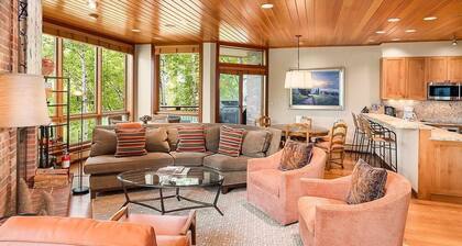 Convenient Townhome With Ski Access And Snowmass View by The Woodrun V Townhouses by RedAwning