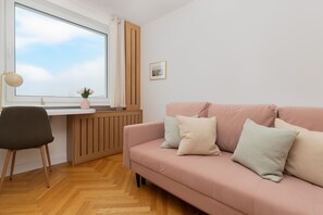 2 bedrooms, bed sheets - Pastel Apartment in Gdynia by Renters (Gdynia)