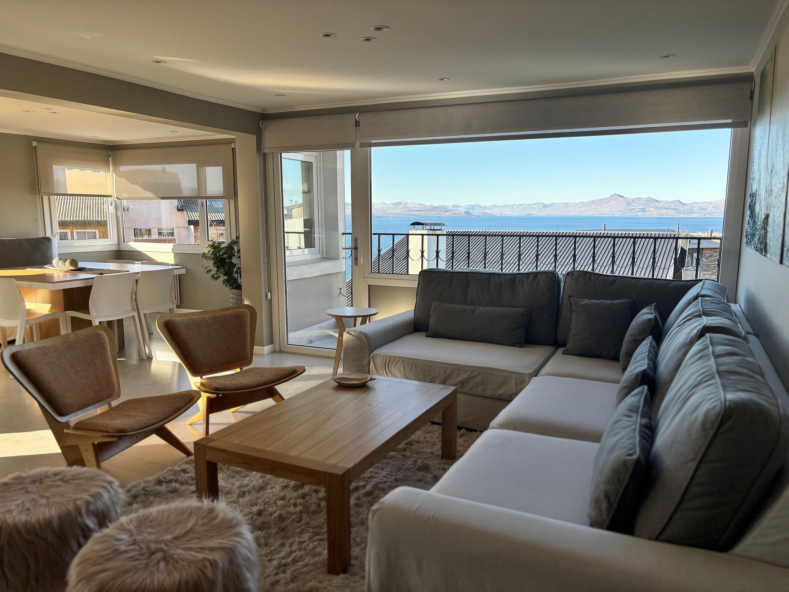 Appartement | Coin séjour | Télévision de 32 pouces avec chaînes par satellite, Netflix