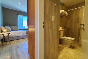 อีโคโนมีอพาร์ทเมนท์ | ห้องน้ำ | ฝักบัว, เรนชาวเวอร์, ของใช้ในห้องน้ำฟรี, ไดร์เป่าผม