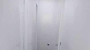 Habitación básica con 1 cama matrimonial o 2 individuales | Área de sala de estar