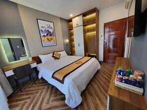 Deluxe Double Room, 1 King Bed | Premium bedding, free minibar, desk, free WiFi