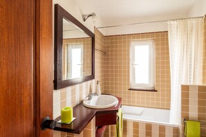 Dusche, Haartrockner, Bidet, Handtücher