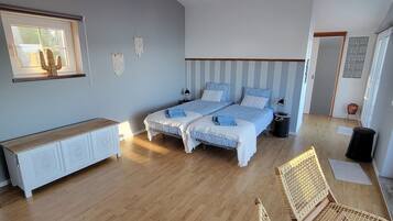 3 bedrooms, desk, travel crib, WiFi