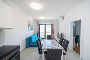 Huoneisto, 2 makuuhuonetta, parveke, kaupunkinäköala | Sisätilat