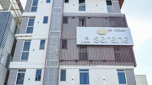Property entrance - La Serene Business Hotel - Manyata Tech Park (Bengaluru)