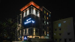 Property entrance - La Serene Business Hotel - Manyata Tech Park (Bengaluru)