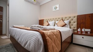 Comfort Room | In-room safe, desk, soundproofing, iron/ironing board - La Serene Business Hotel - Manyata Tech Park (Bengaluru)