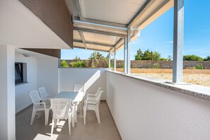 Apartamento, 1 quarto, sacada, vista para a cidade | Opções para refeição ao ar livre