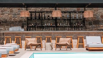 Bar junto a la piscina