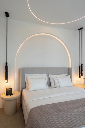 Junior Suite Sea View with Hot Tub | Oleskelualue | 40–tuumainen televisio, jossa satelliittikanavat