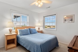 5 bedrooms, iron/ironing board, WiFi, bed sheets - Sandpiper: Oceanfront | Hot Tub | Rooftop Deck (Salvo)
