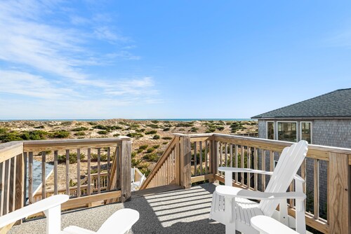Sandpiper: Oceanfront | Hot Tub | Rooftop Deck