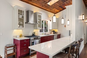 Refrigerador, microondas, parrilla de estufa y lavavajillas 