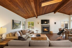 Smart-tv, pejs, stereoanlæg